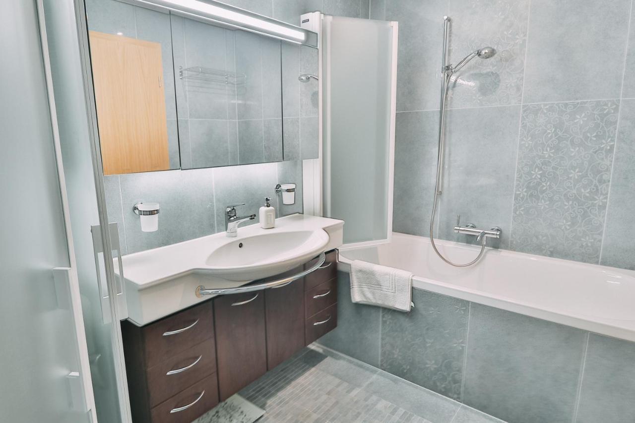 Seehaus Lake View 3-Bedroom Apartment Iseltwald Exterior photo